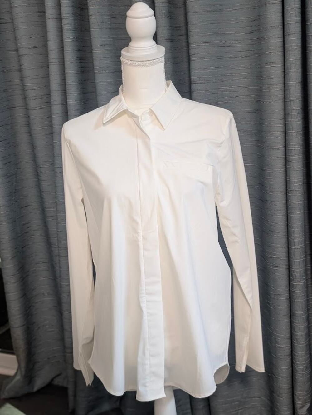 Bagatelle Collections womens White hidden Button Front Shirt Size M Quiet Luxury